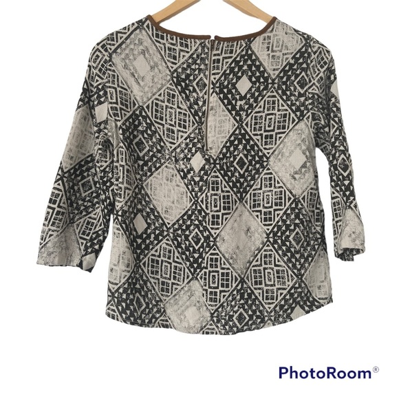 VERO MODA DENIM WHITE/GREY GEOMETRIC PATTERN TOP WITH BROWN SUEDE TRIM TOP, SM - Picture 2 of 13